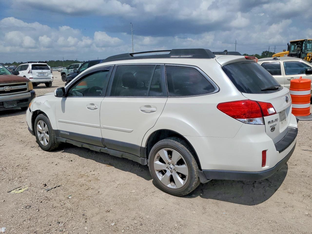 2012 SUBARU OUTBACK 3.6R LIMITED photo 2