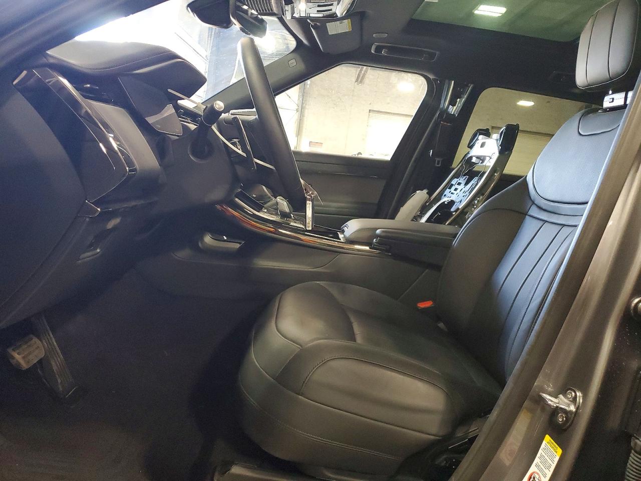 2025 LAND ROVER RANGE ROVER SPORT SE photo 19