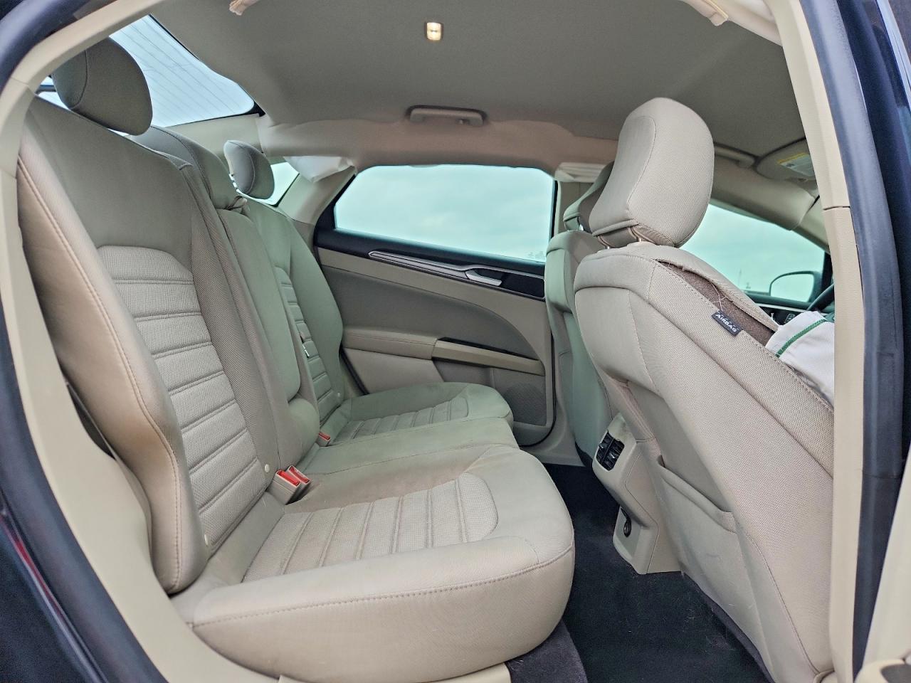 2020 FORD FUSION SE photo 28