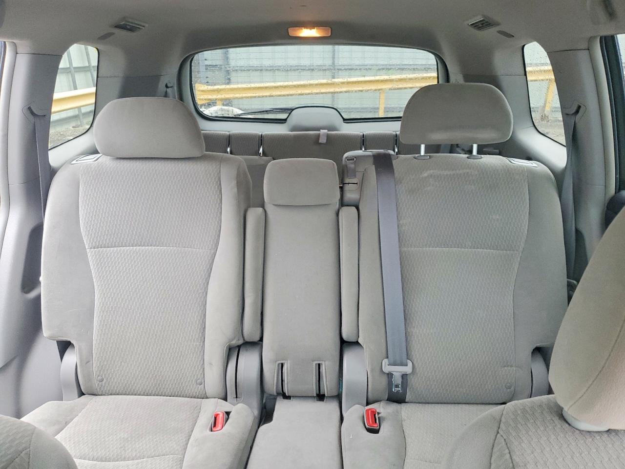 2010 TOYOTA HIGHLANDER BASE photo 19