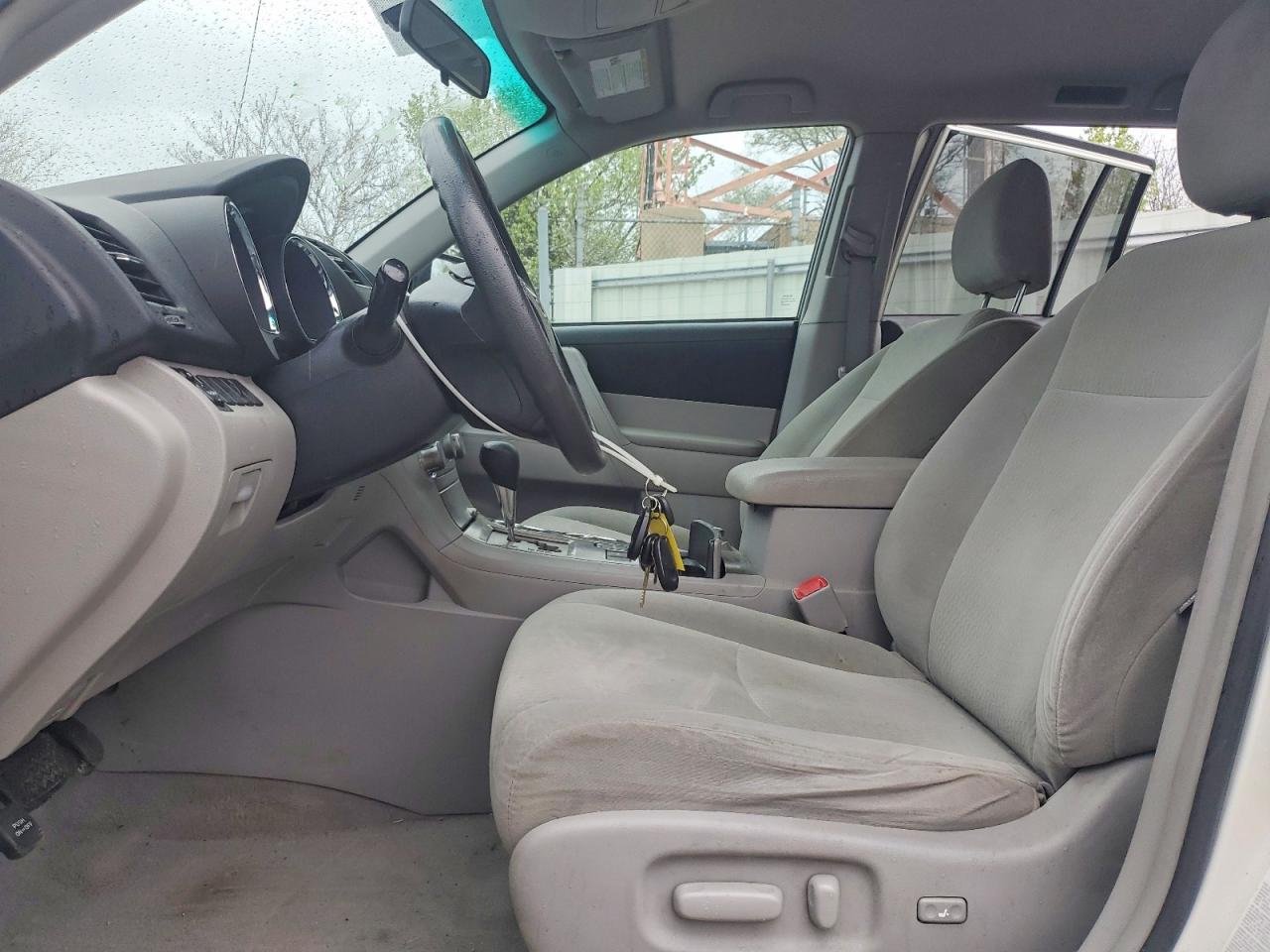 2010 TOYOTA HIGHLANDER BASE photo 13