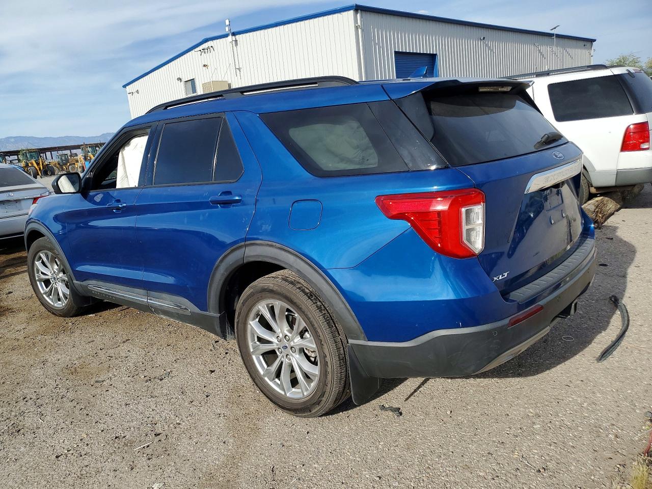 2020 FORD EXPLORER XLT photo 2