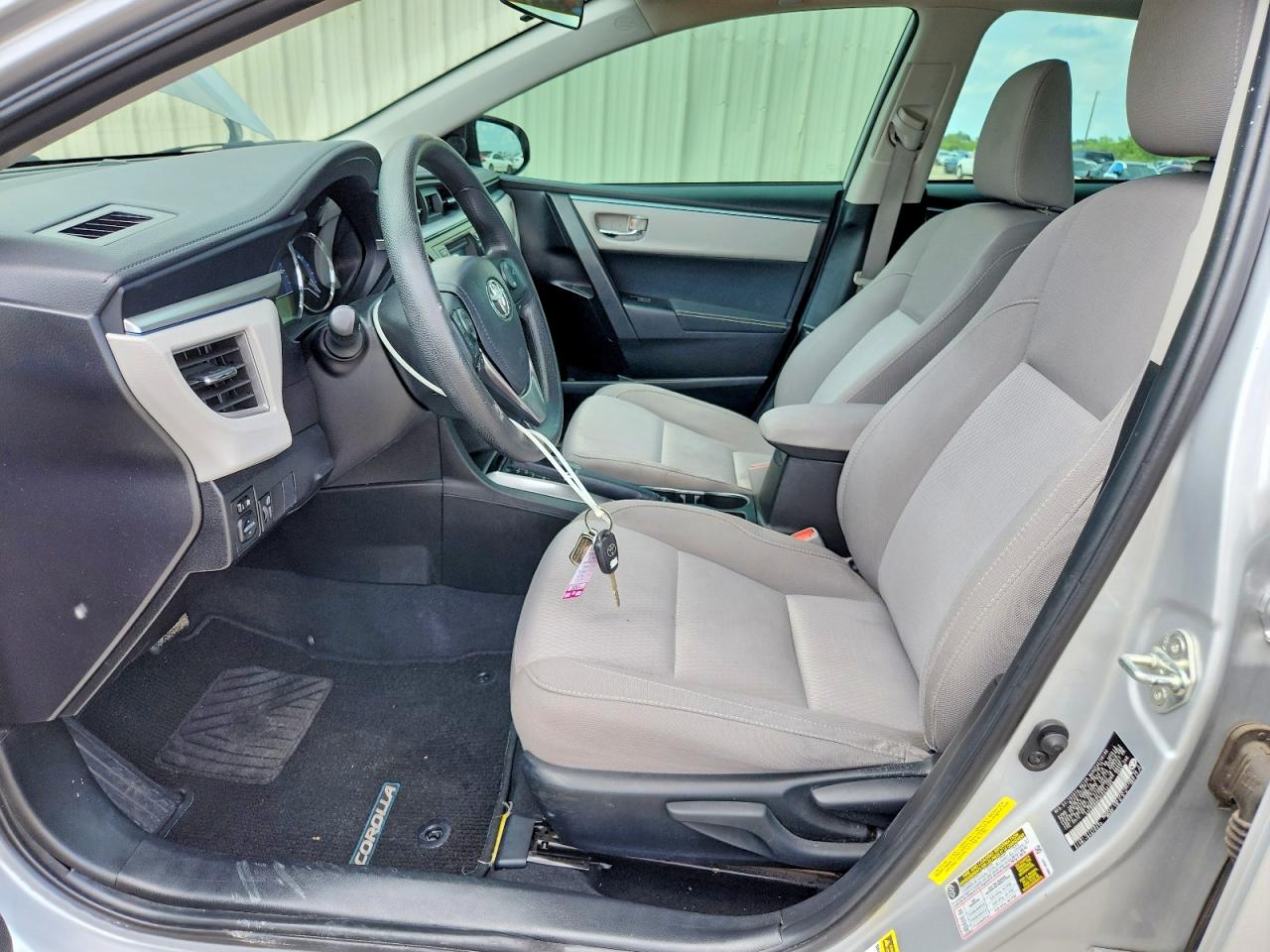 2015 TOYOTA COROLLA LE photo 13
