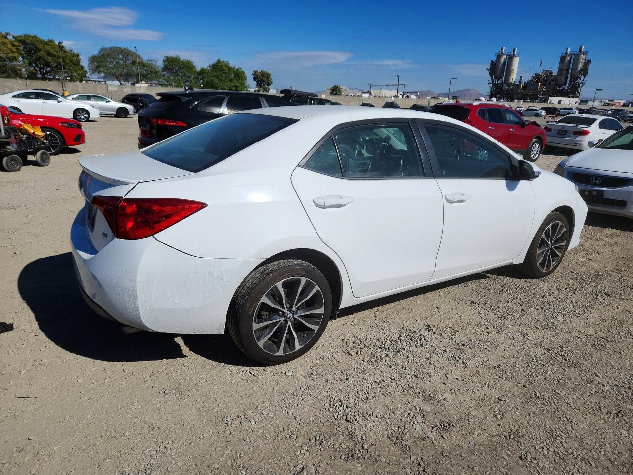 2017 TOYOTA COROLLA SE photo 3