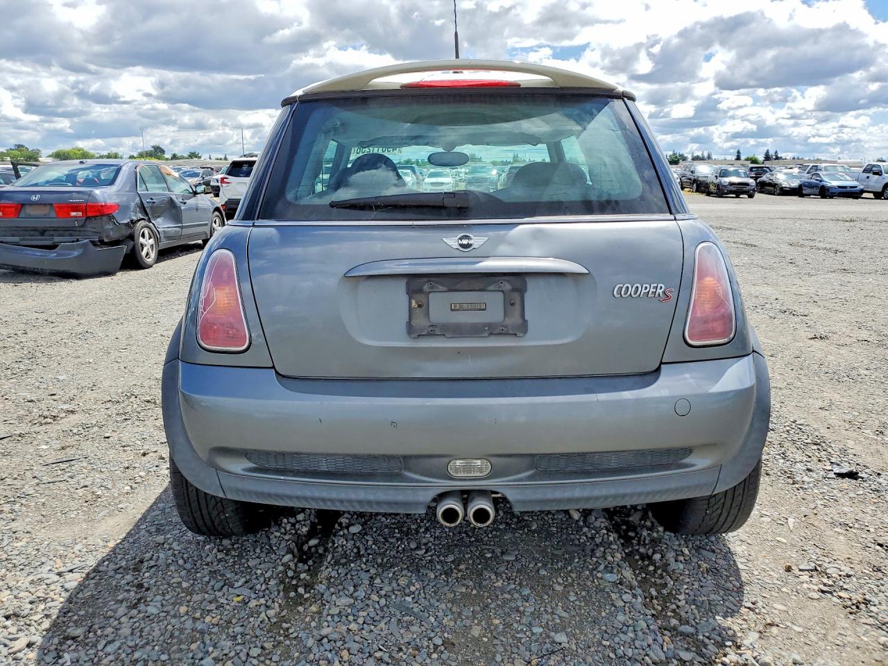 2004 MINI COOPER S photo 16