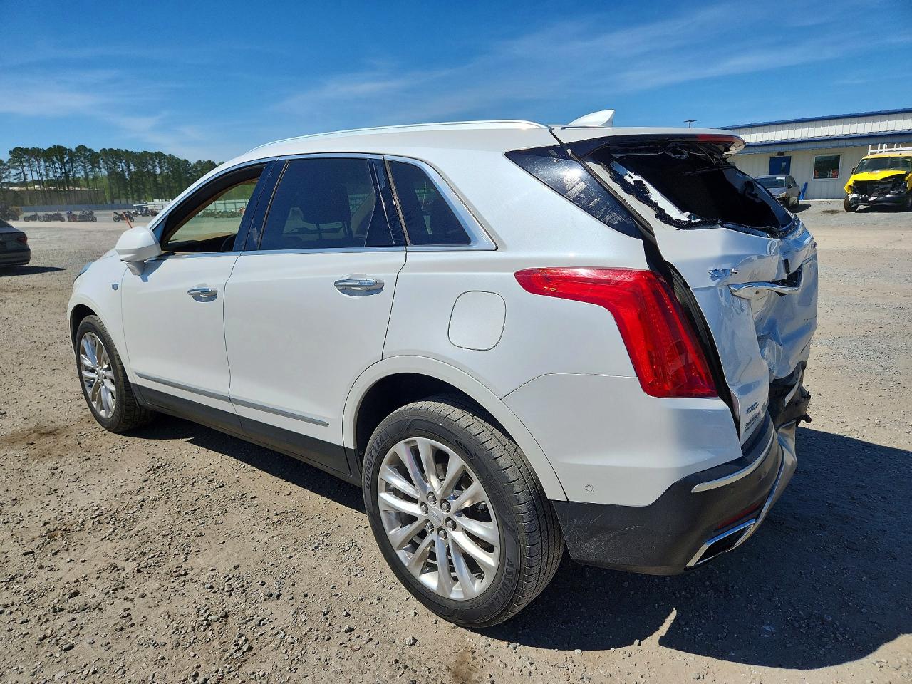 2017 CADILLAC XT5 PLATINUM photo 3