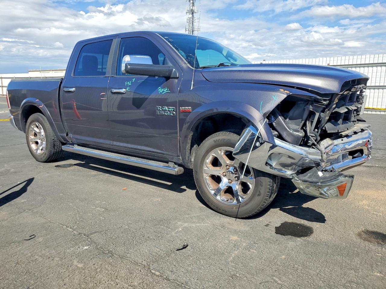 2016 RAM 1500 LARAMIE photo 7