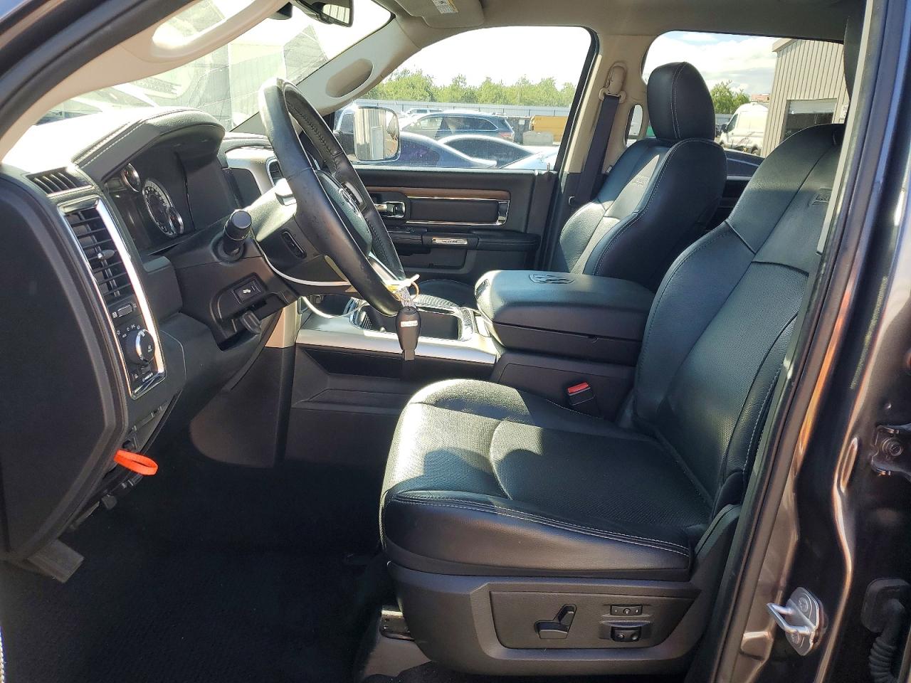 2016 RAM 1500 LARAMIE photo 13