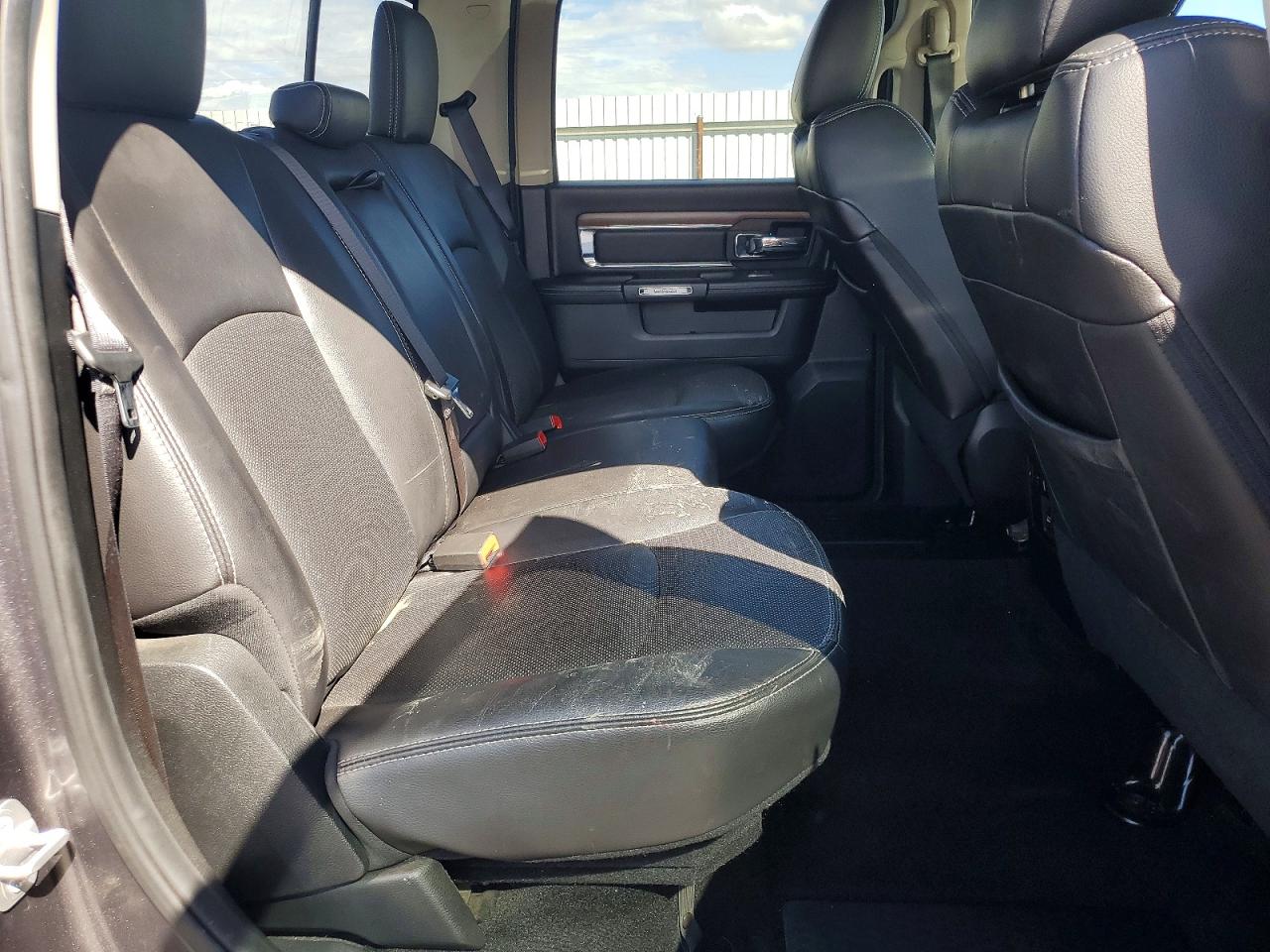 2016 RAM 1500 LARAMIE photo 19