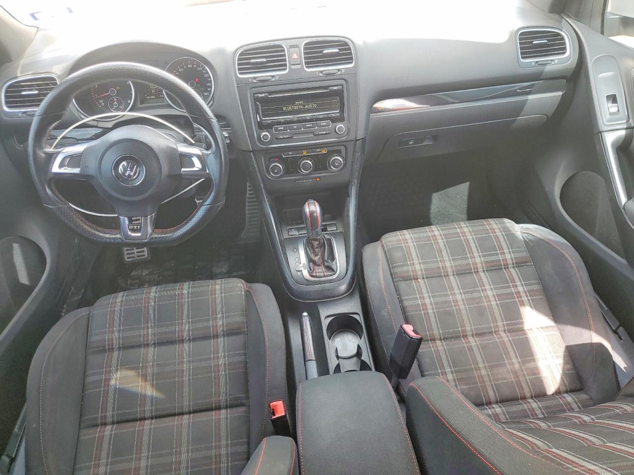 2013 VOLKSWAGEN GTI photo 15