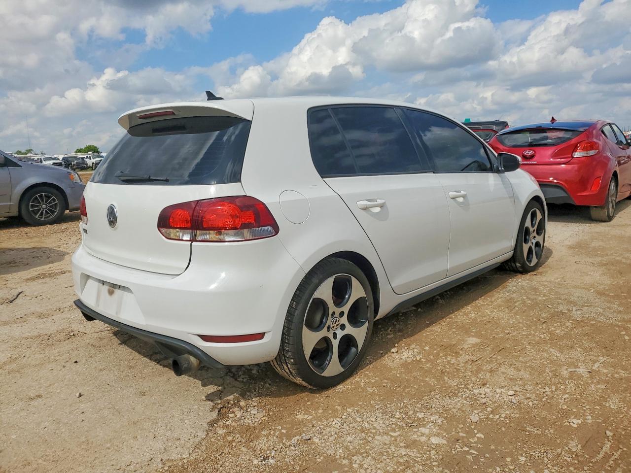 2013 VOLKSWAGEN GTI photo 5