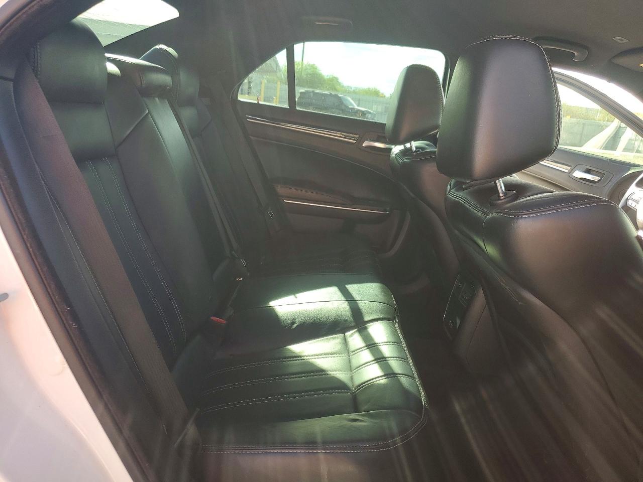 2018 CHRYSLER 300 S photo 10