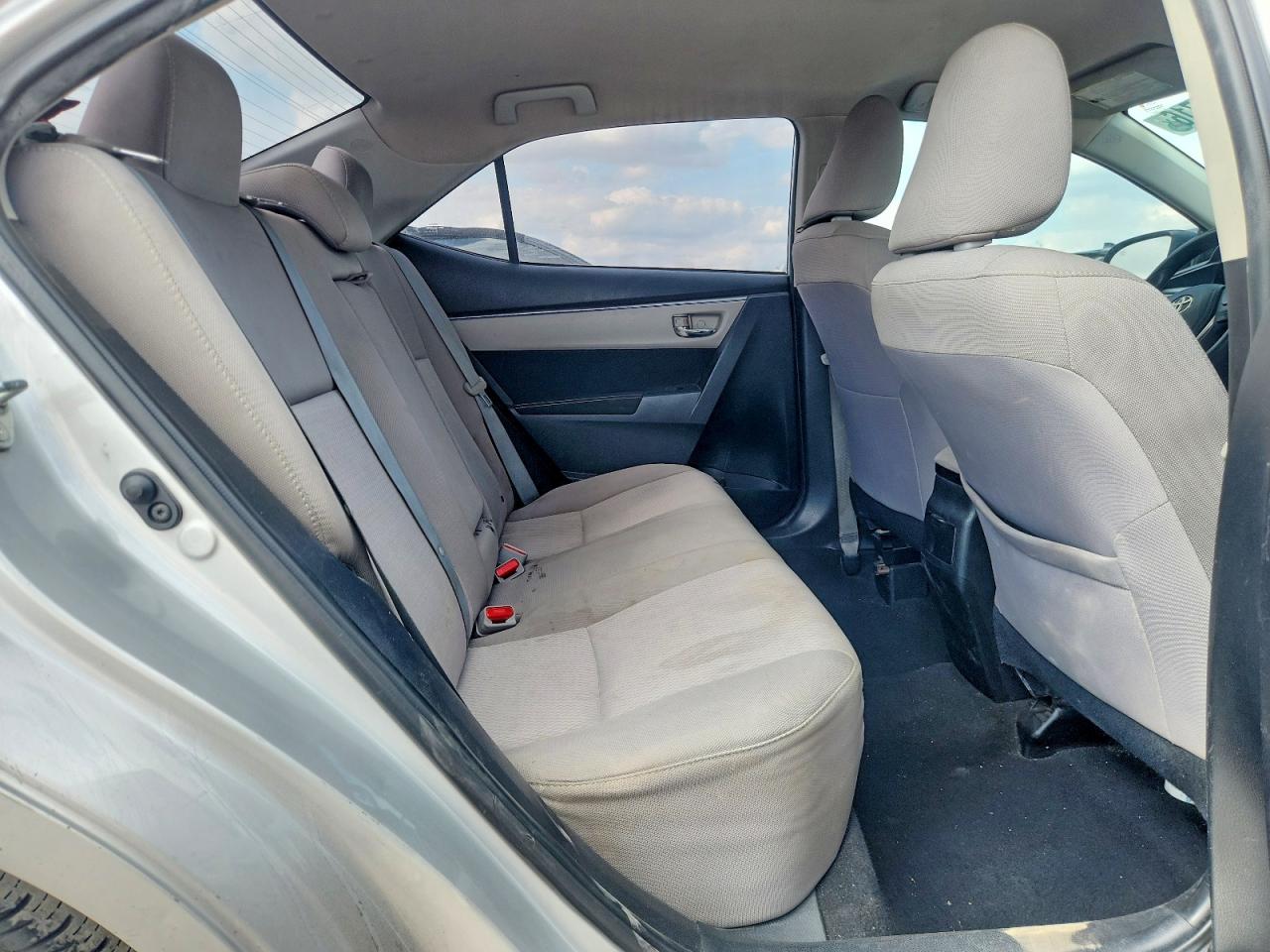 2015 TOYOTA COROLLA LE photo 19