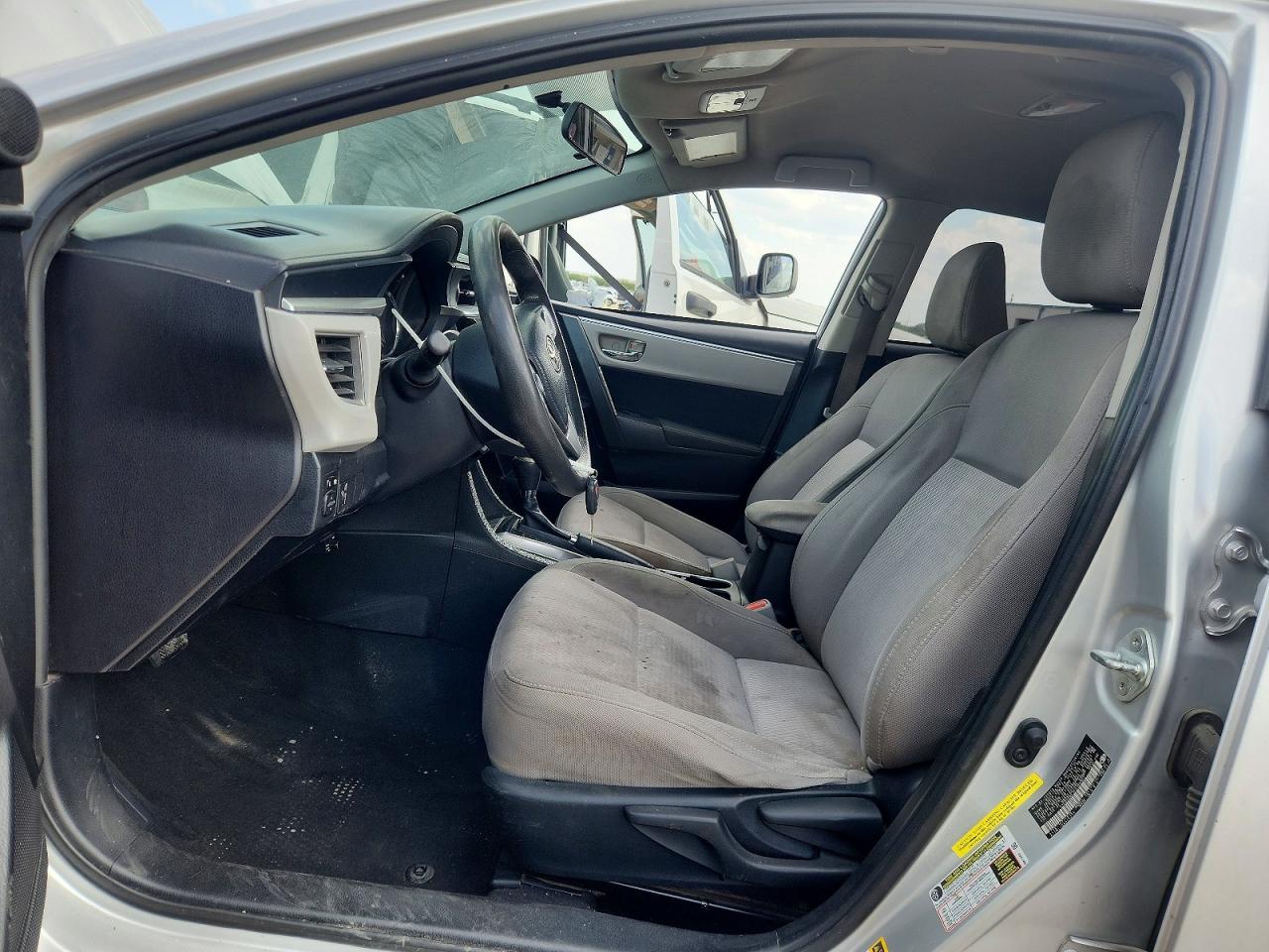 2015 TOYOTA COROLLA LE photo 13