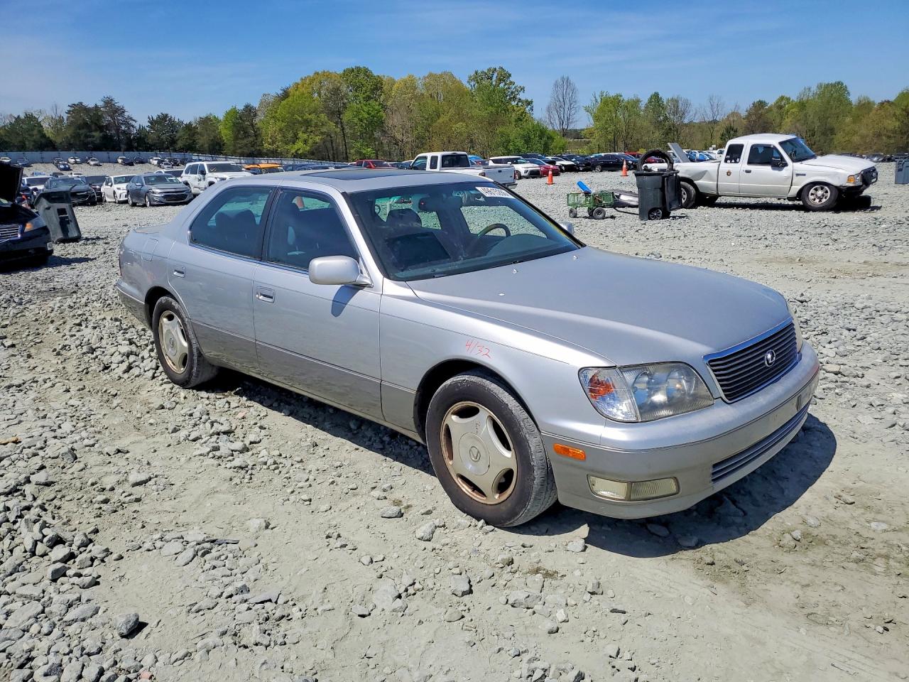 2000 LEXUS LS 400 photo 4