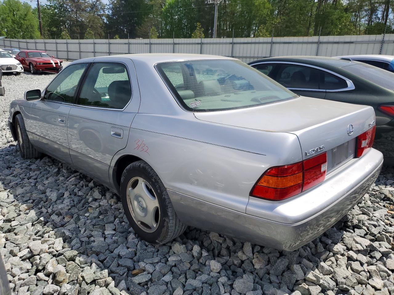 2000 LEXUS LS 400 photo 2