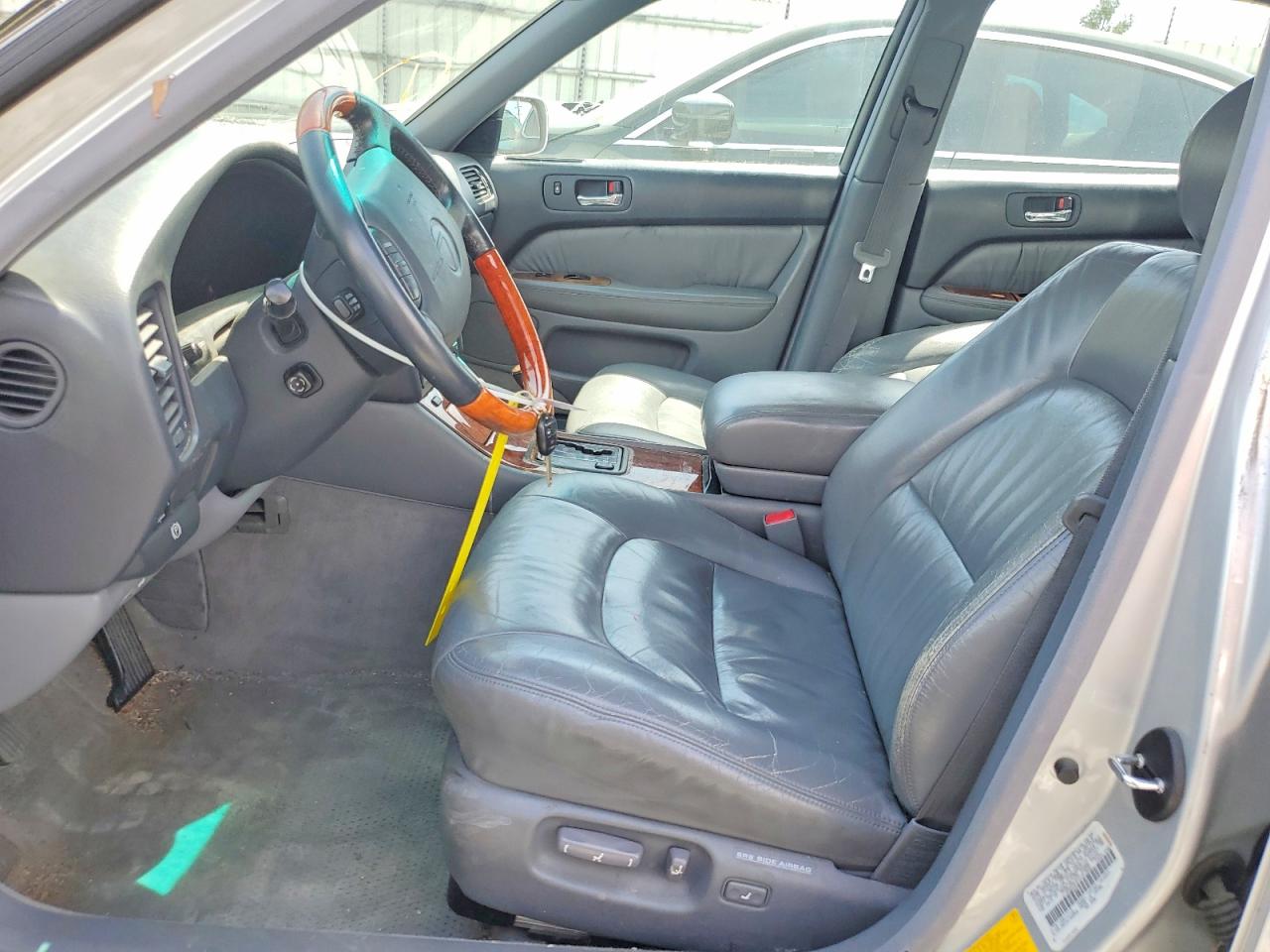 2000 LEXUS LS 400 photo 7