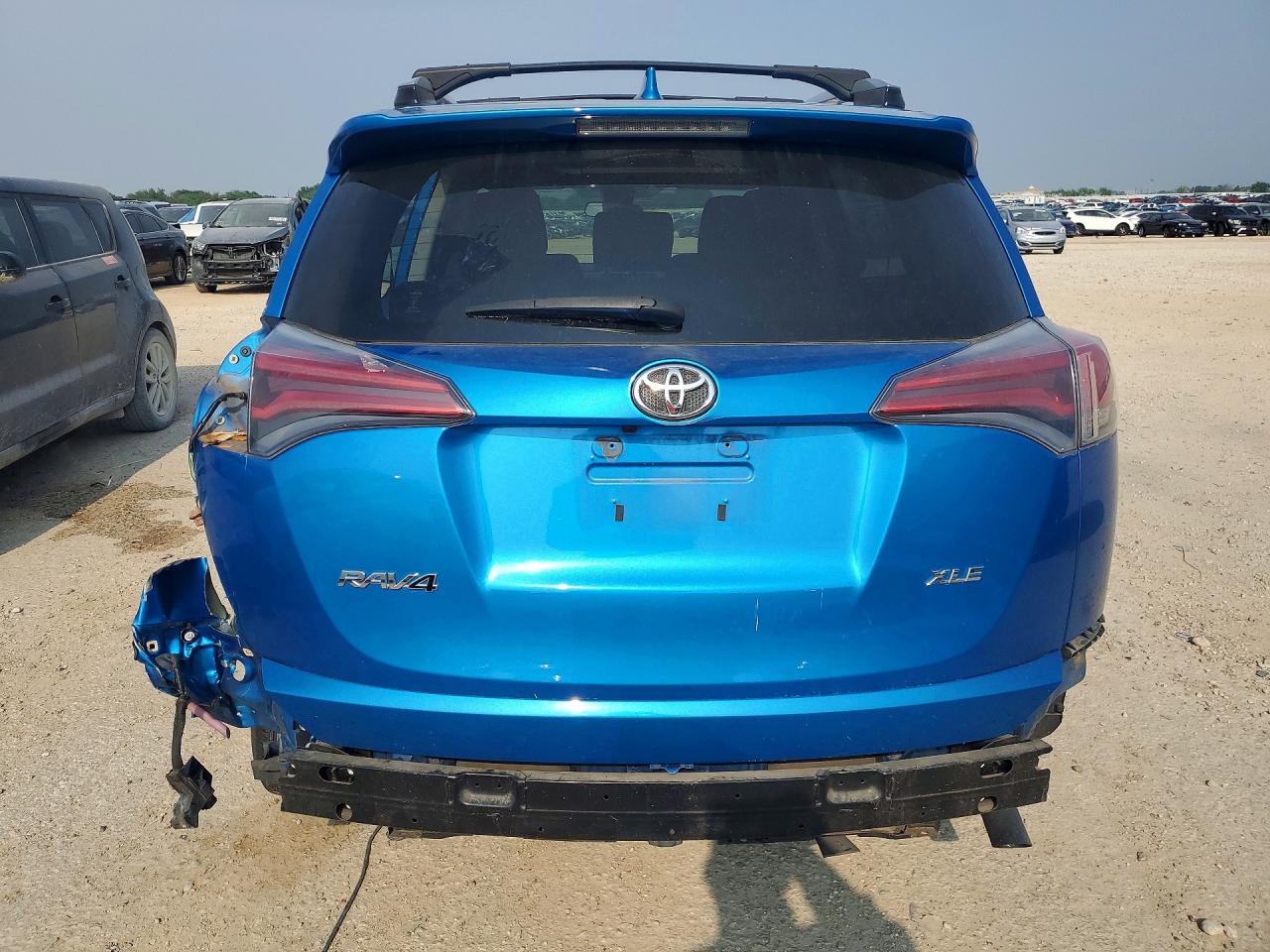2017 TOYOTA RAV4 XLE photo 11