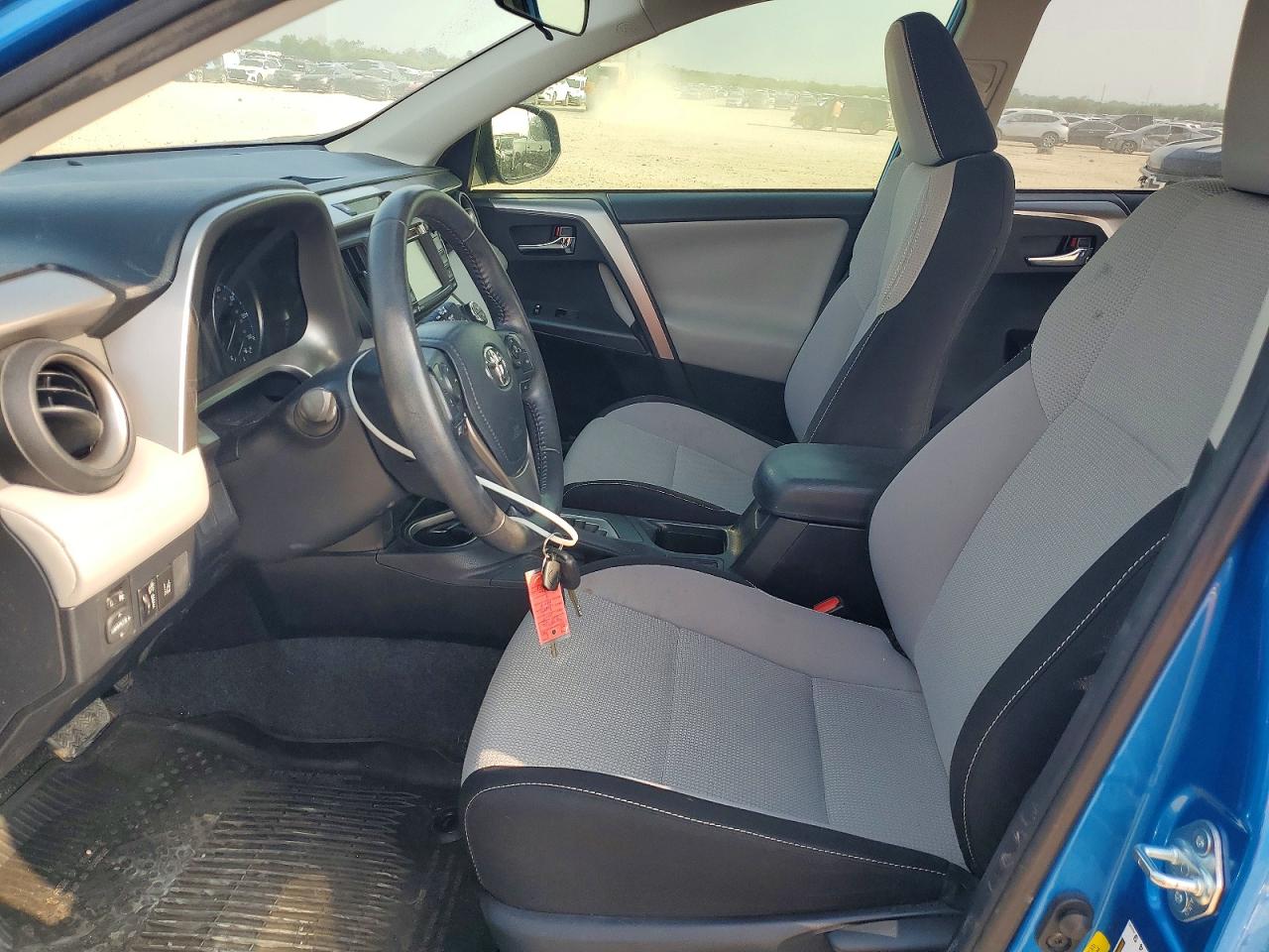 2017 TOYOTA RAV4 XLE photo 13