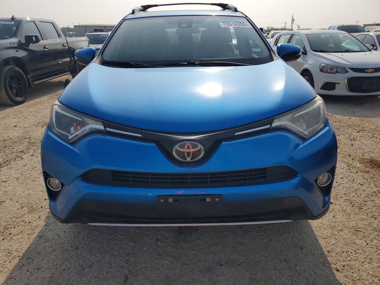 2017 TOYOTA RAV4 XLE photo 9