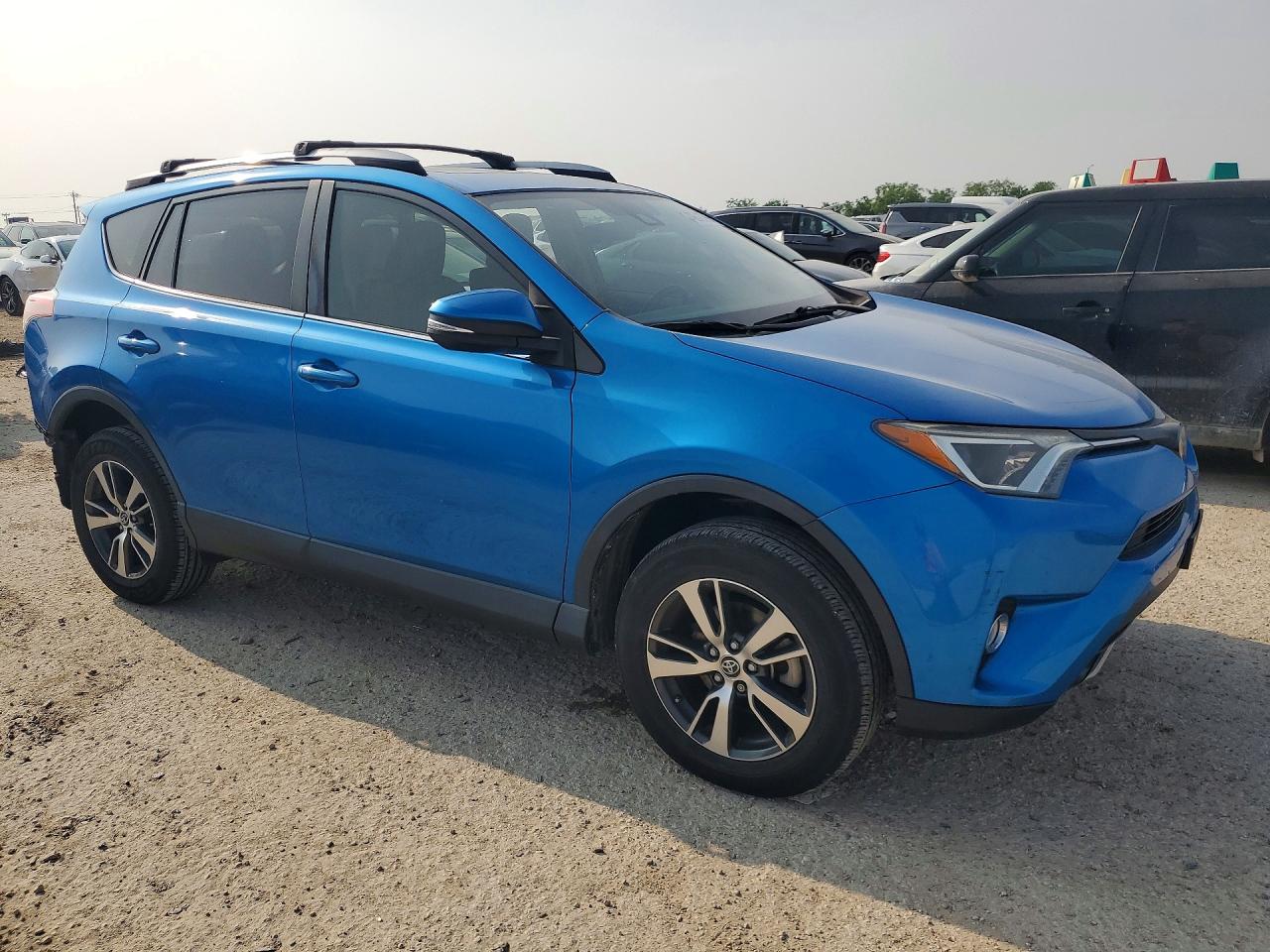 2017 TOYOTA RAV4 XLE photo 7
