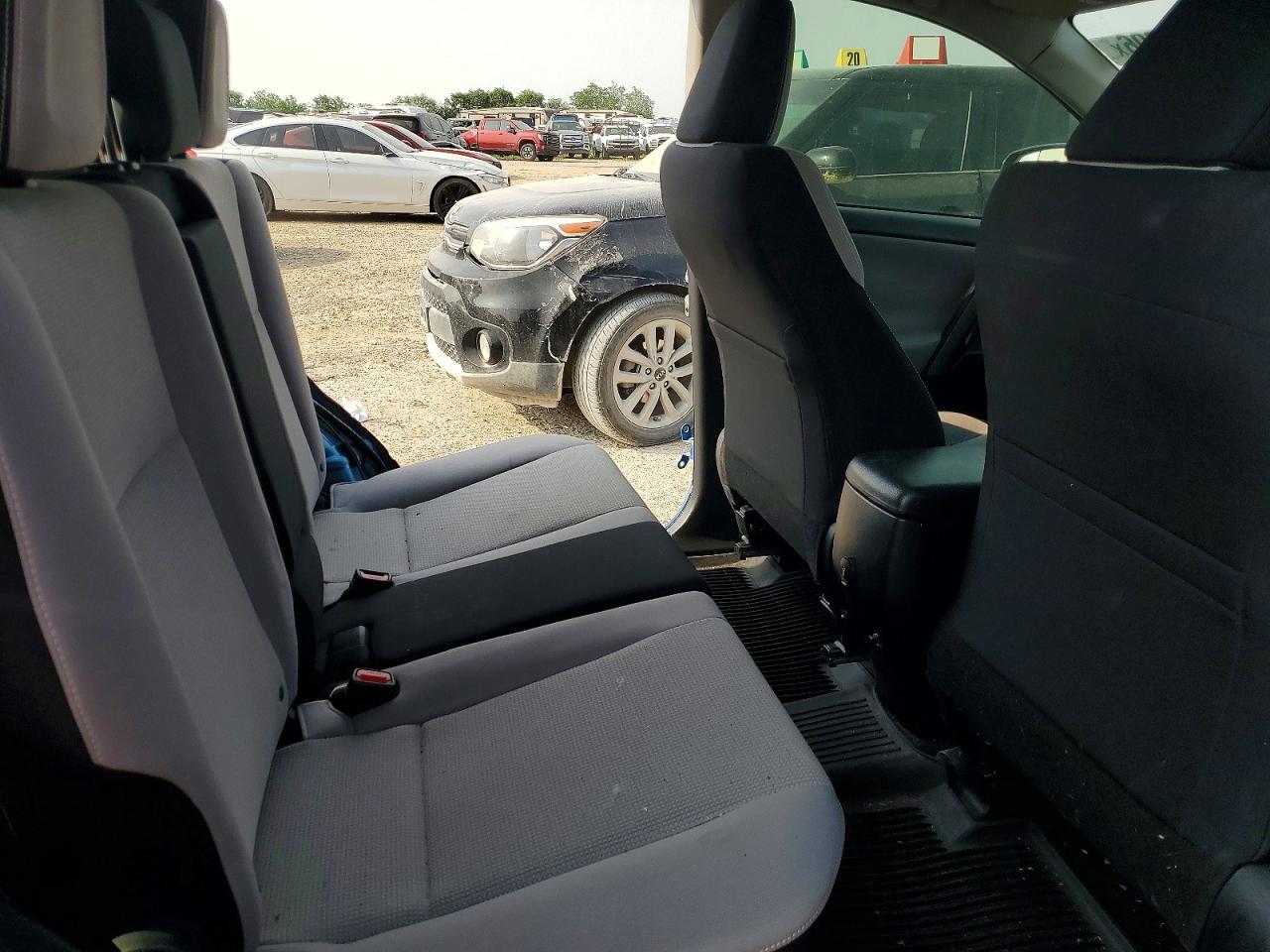 2017 TOYOTA RAV4 XLE photo 21