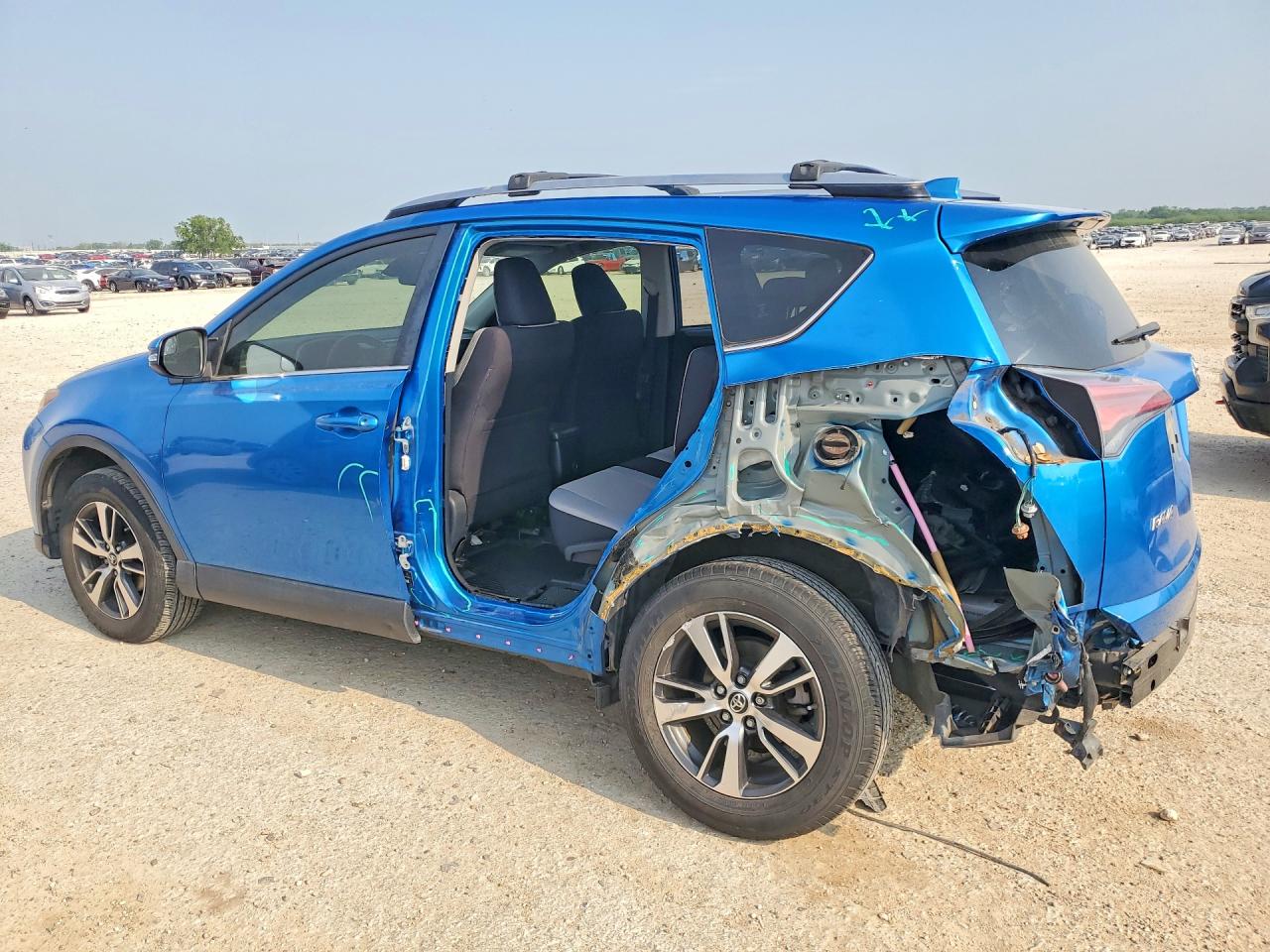 2017 TOYOTA RAV4 XLE photo 3