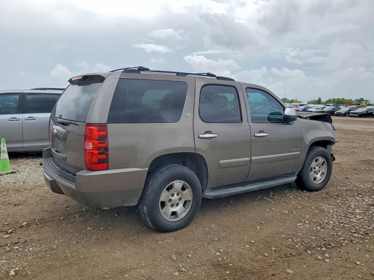 2013 CHEVROLET TAHOE C1500 LTZ photo 7