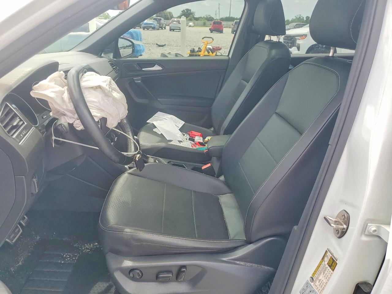 2021 VOLKSWAGEN TIGUAN SE photo 19