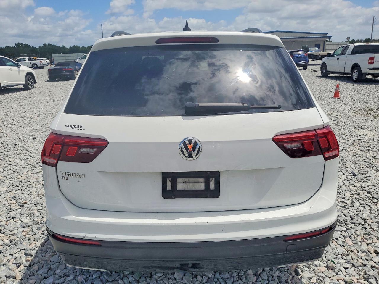 2021 VOLKSWAGEN TIGUAN SE photo 16