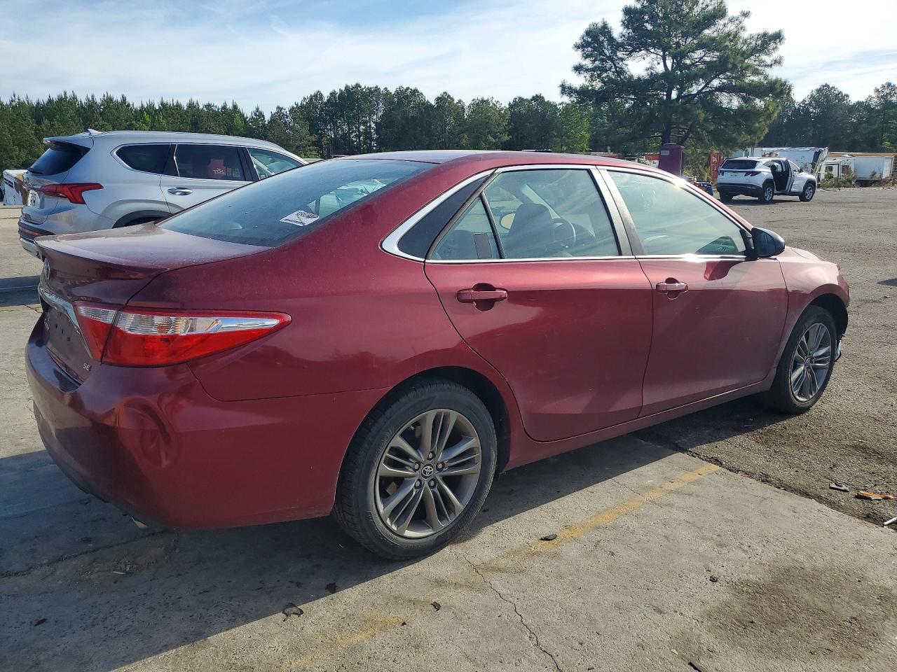 2017 TOYOTA CAMRY SE photo 7