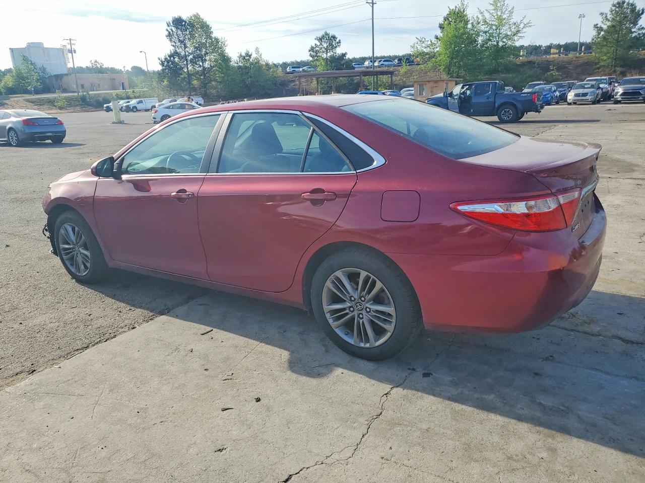 2017 TOYOTA CAMRY SE photo 4