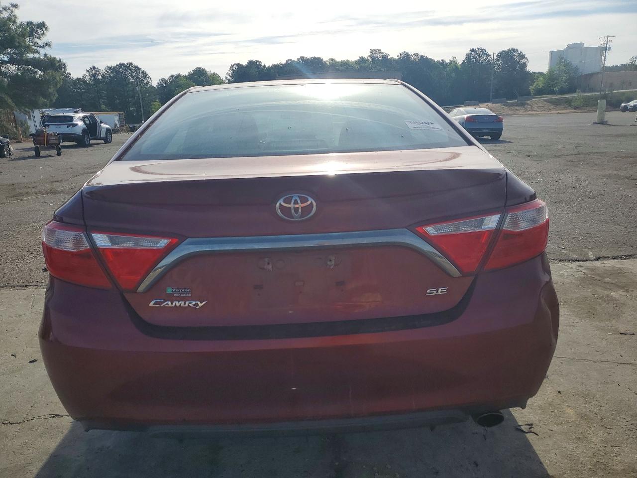2017 TOYOTA CAMRY SE photo 16