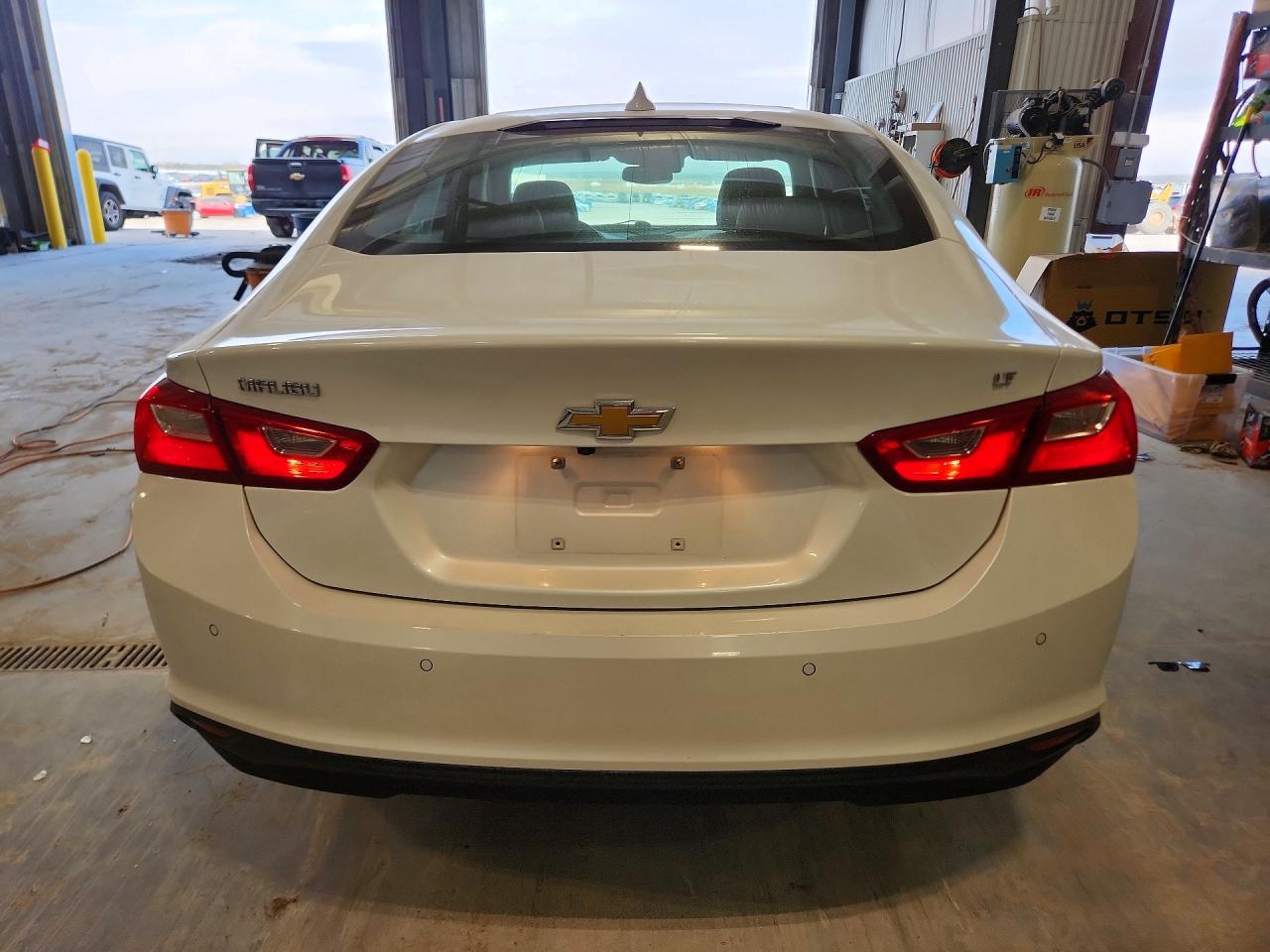 2017 CHEVROLET MALIBU LT photo 16