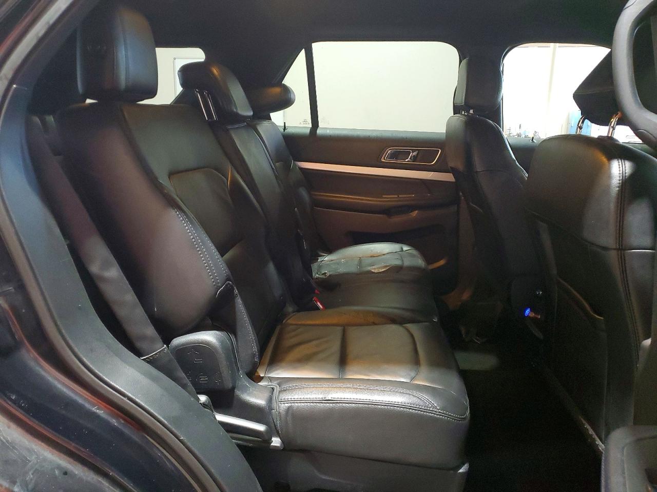 2017 FORD EXPLORER XLT photo 31