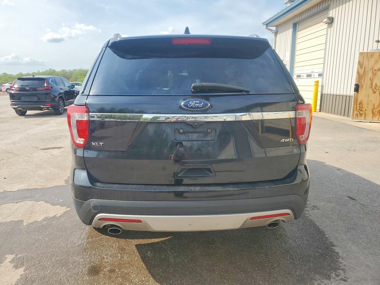 2017 FORD EXPLORER XLT photo 16
