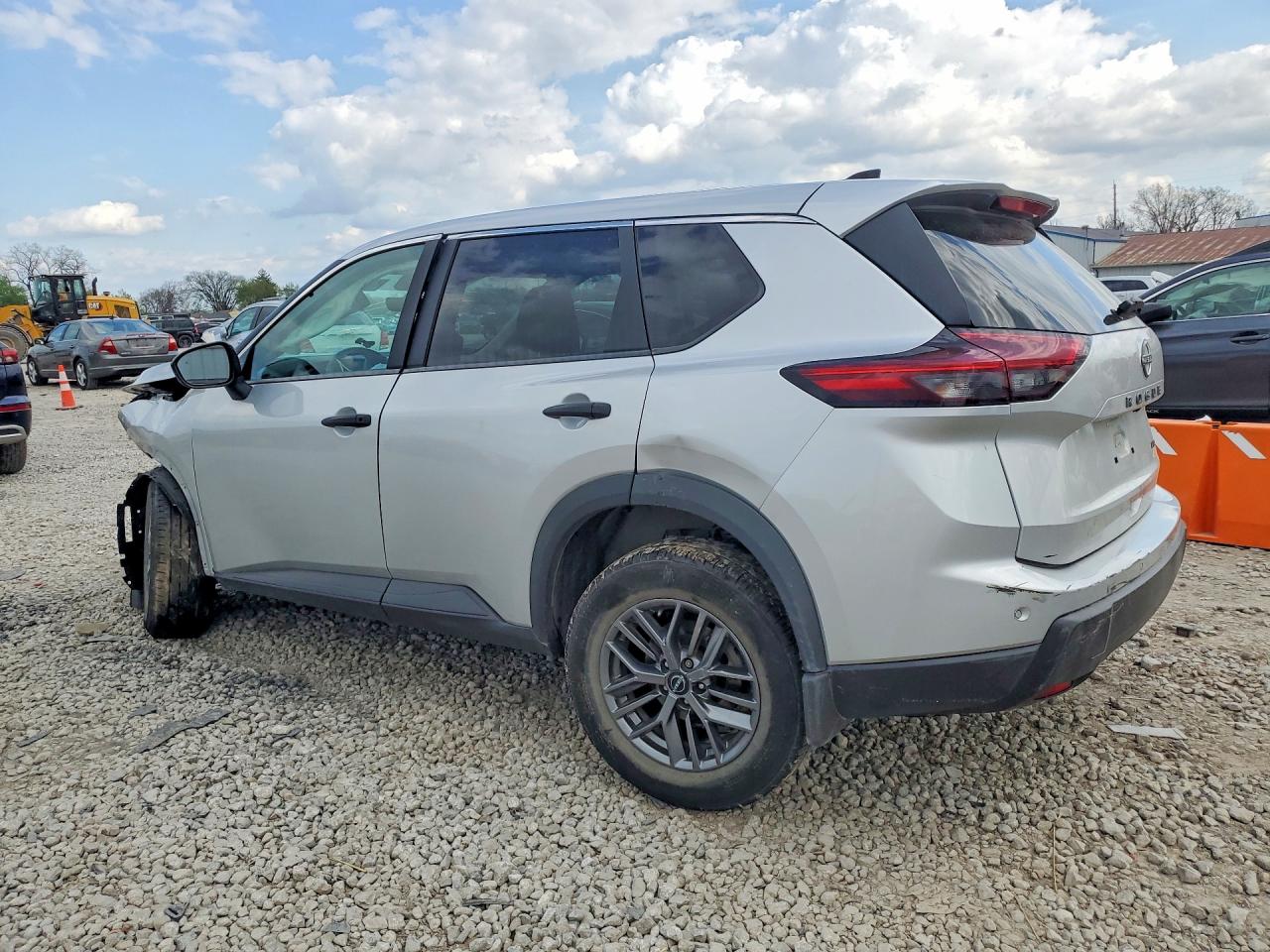 2024 NISSAN ROGUE S photo 2