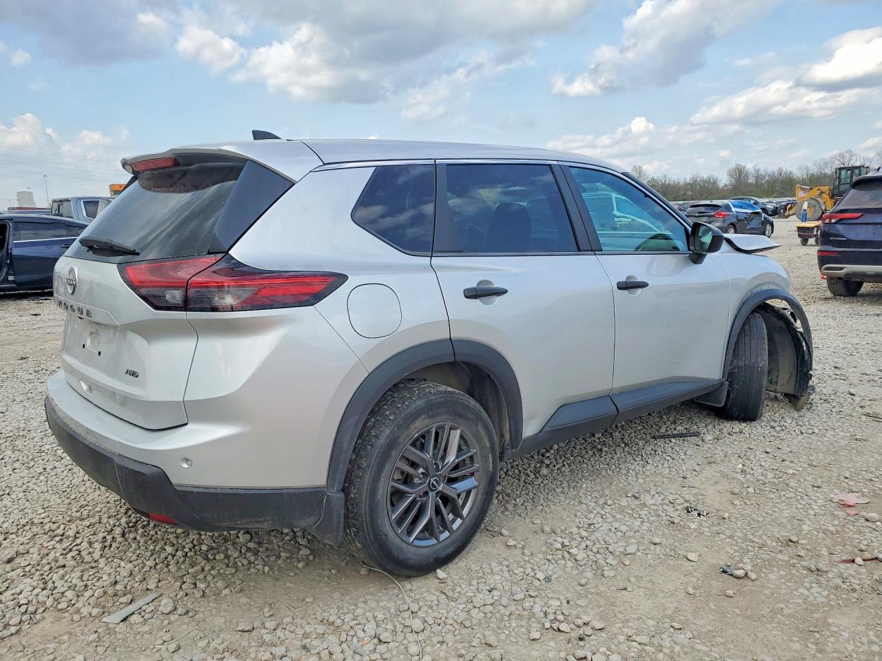 2024 NISSAN ROGUE S photo 3