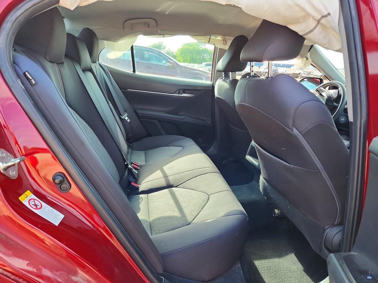 2019 TOYOTA CAMRY LE photo 28