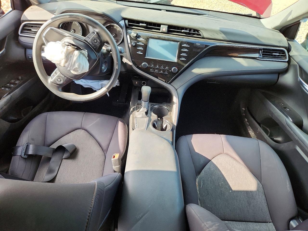 2019 TOYOTA CAMRY LE photo 22
