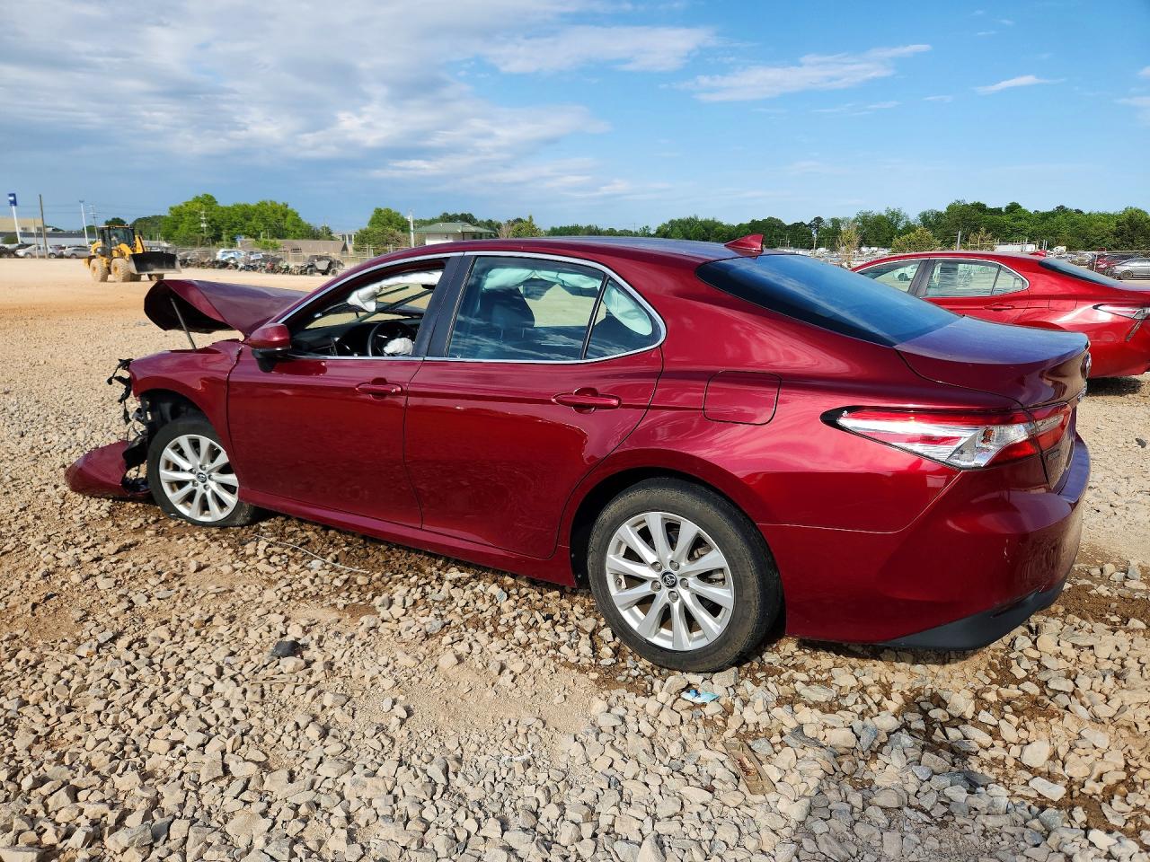 2019 TOYOTA CAMRY LE photo 4