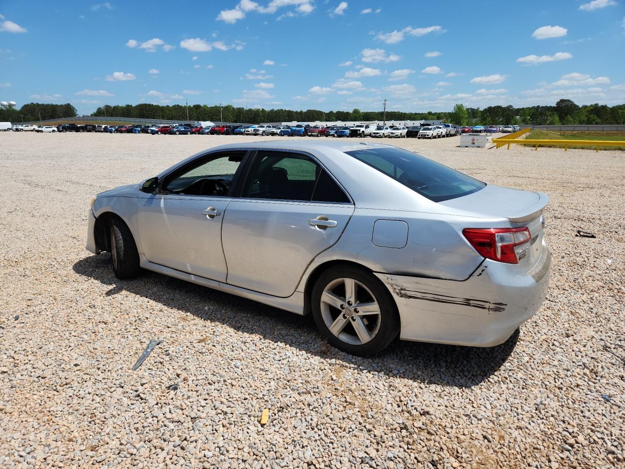 2013 TOYOTA CAMRY SE photo 4
