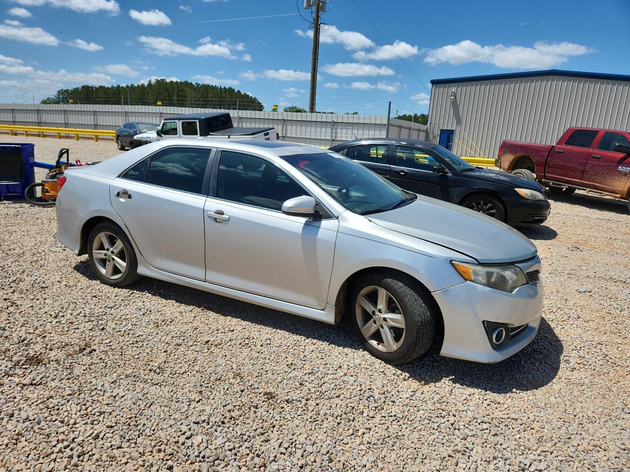 2013 TOYOTA CAMRY SE photo 10
