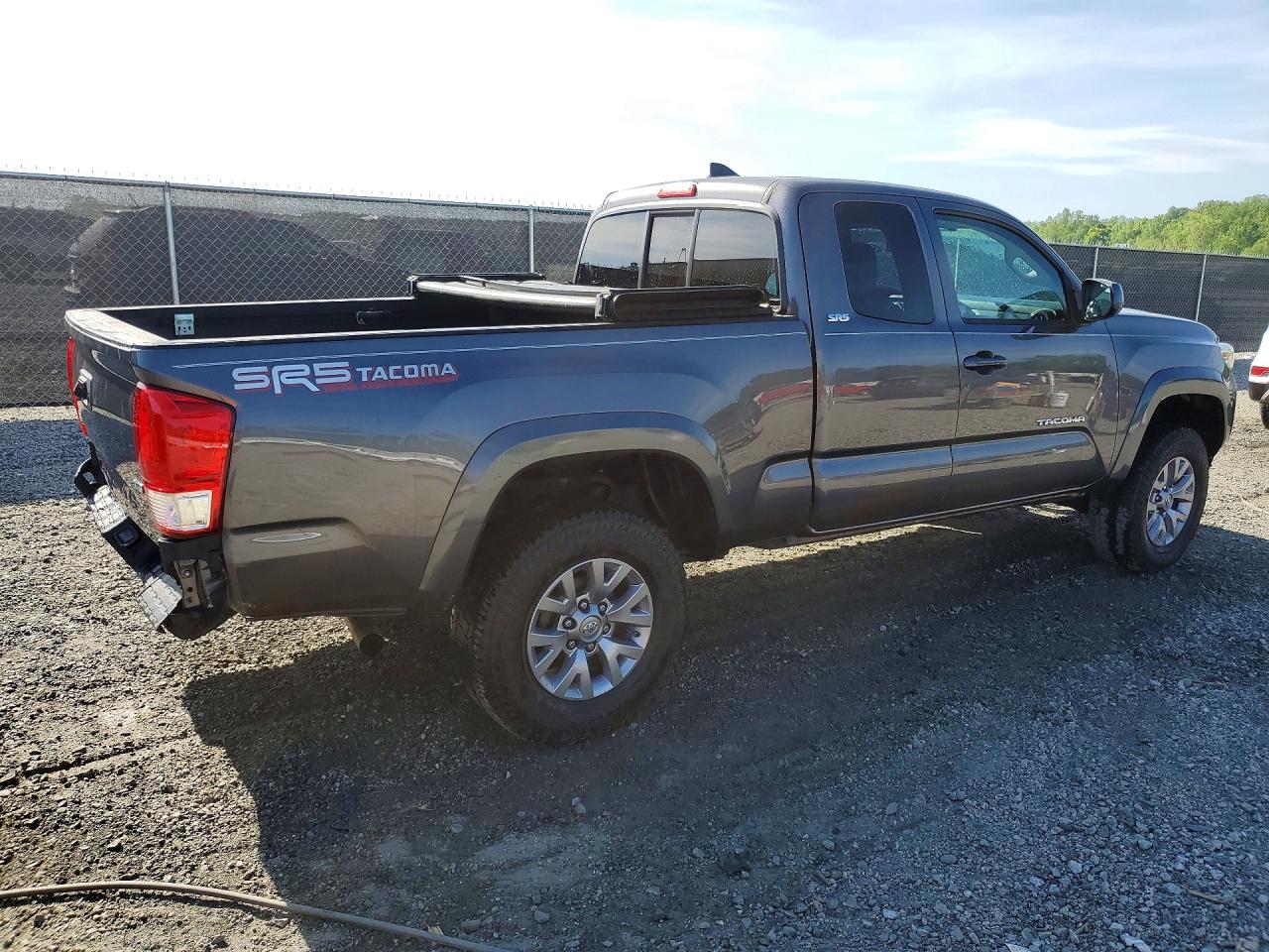 2017 TOYOTA TACOMA SR5 V6 photo 3