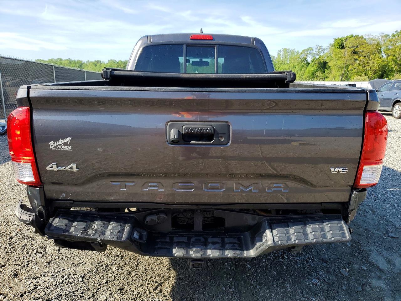 2017 TOYOTA TACOMA SR5 V6 photo 6