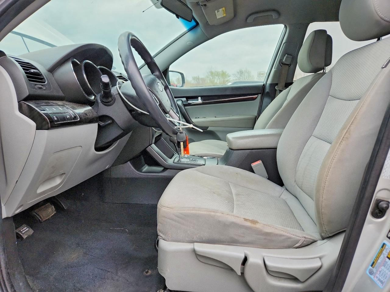 2011 KIA SORENTO LX photo 13