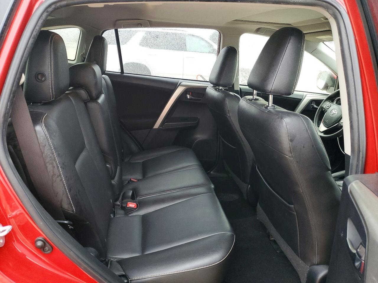 2014 TOYOTA RAV4 XLE photo 11