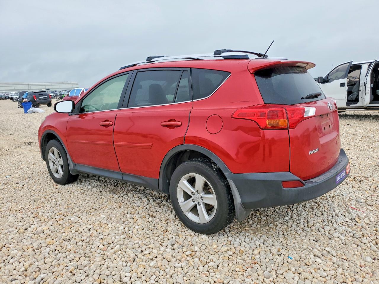 2014 TOYOTA RAV4 XLE photo 2