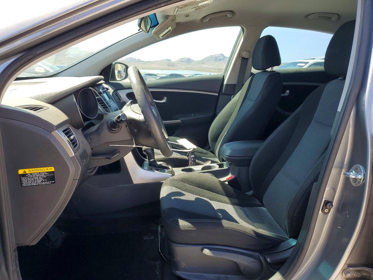 2017 HYUNDAI ELANTRA GT BASE photo 19