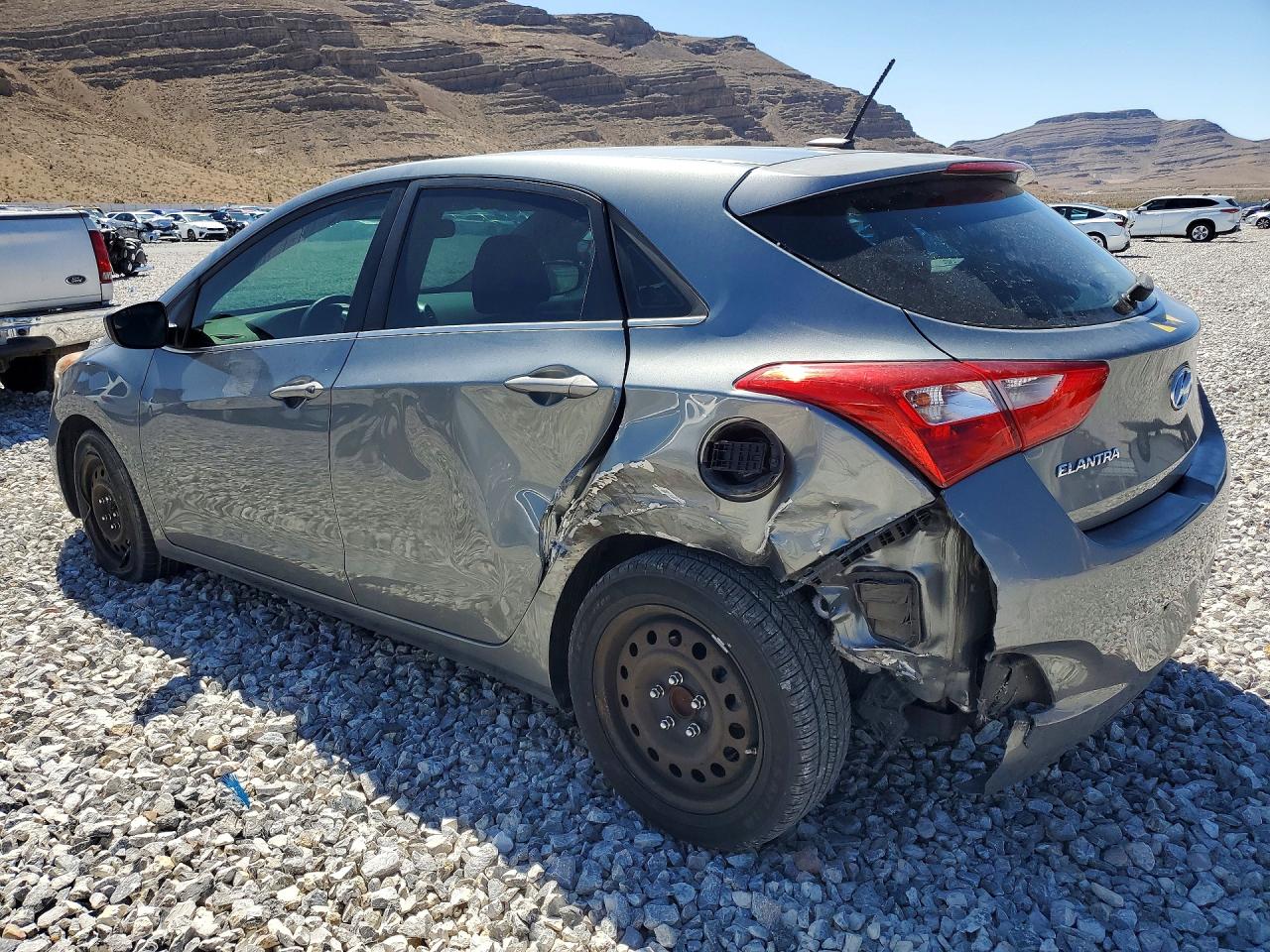 2017 HYUNDAI ELANTRA GT BASE photo 4